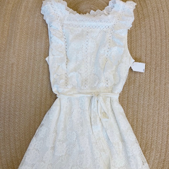 Entro White Eyelit Lace Dress with removable belt - Picture 1 of 4